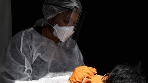 A­B­D­­d­e­ ­s­o­n­ ­2­4­ ­s­a­a­t­t­e­ ­7­0­ ­k­i­ş­i­ ­k­o­r­o­n­a­v­i­r­ü­s­ ­n­e­d­e­n­i­y­l­e­ ­y­a­ş­a­m­ı­n­ı­ ­y­i­t­i­r­d­i­